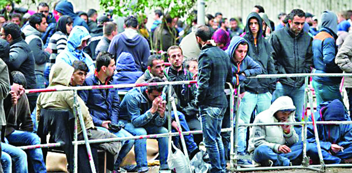 Val de migranti la poarta lui Iohannis!
