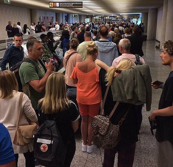 Haos pe aeroporturile din Europa