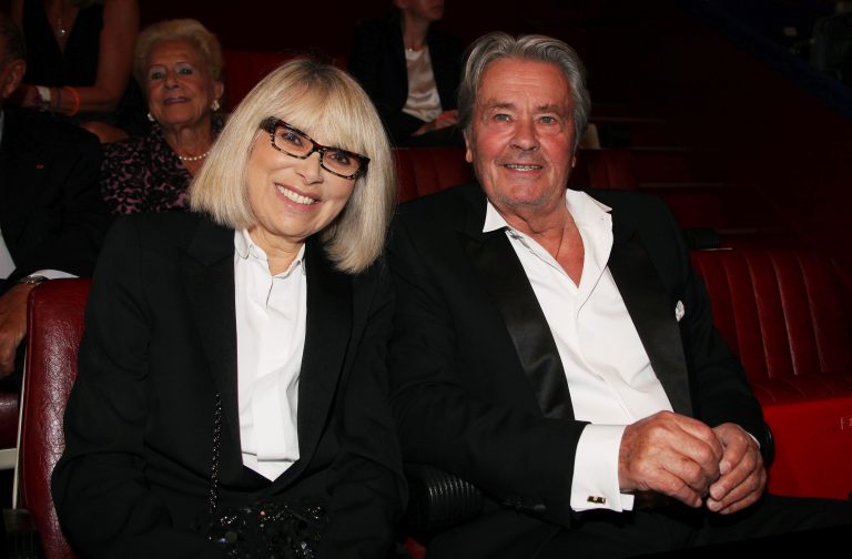 Mireille Darc a murit in bratele lui Alain Delon