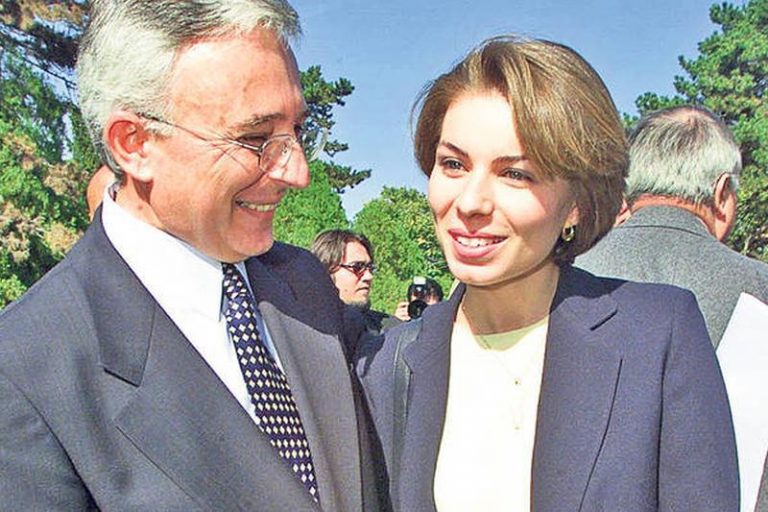 De bine ce e in Romania, fiica lui Isarescu isi inchide firma