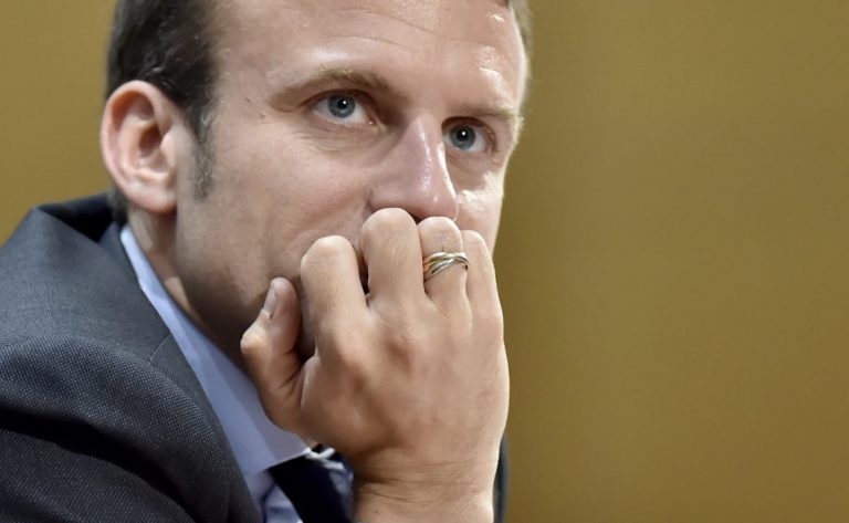 Macron se prabuseste!