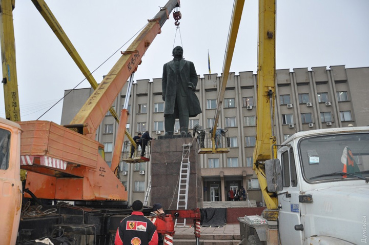 Ucraina si-a scos „Leninii” de pe strazi