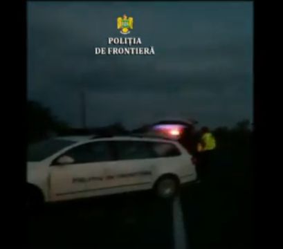 Soferii n-au oprit la semnal. Focuri de arma la frontiera: politist si doi migranti, raniti (VIDEO)