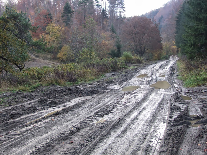 Romania, tara cu peste 10.000 de km de drumuri din pamant