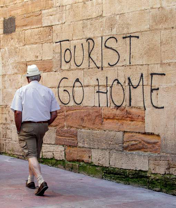 Spania a dat-o in turismofobie