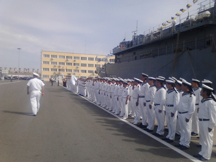 Marinarii romani cer vin