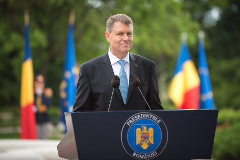 Iohannis: „In 1989, romanii au cerut in strada „Jos comunismul!”. Astazi se aude din nou acest strigat”