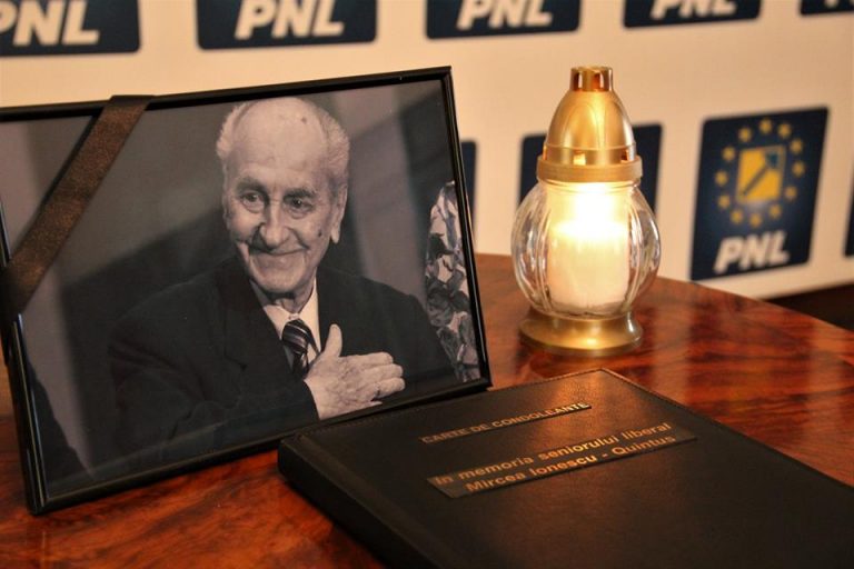 Seniorul Mircea Ionescu Quintus, condus pe ultimul drum