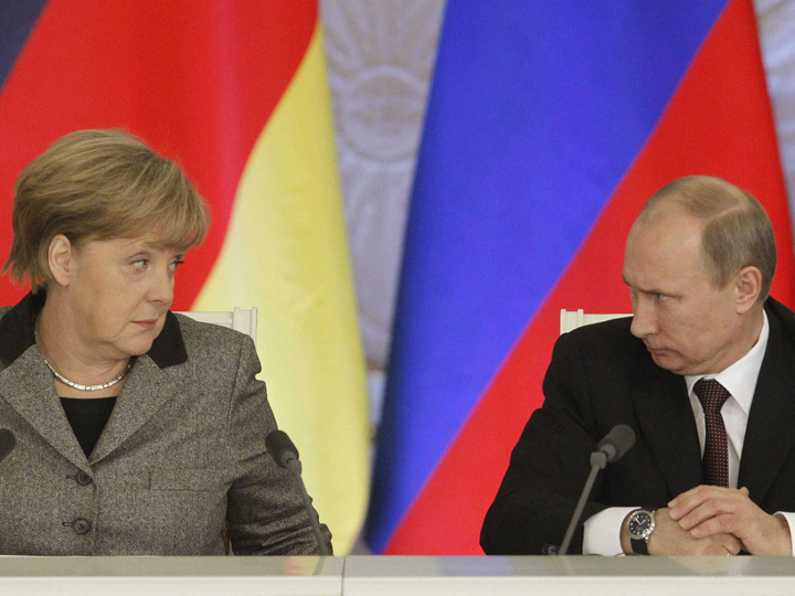 Incepe meciul Merkel-hackerii lui Putin