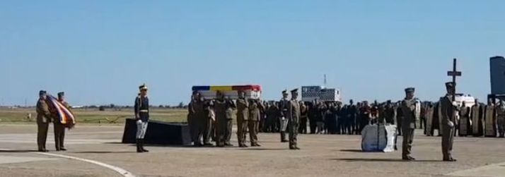 Militarul roman mort in Afganistan a fost adus in tara