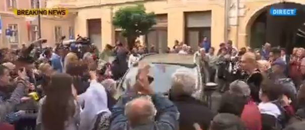 Pomohaci a iesit de la Mitropolie in aplauzele sustinatorilor