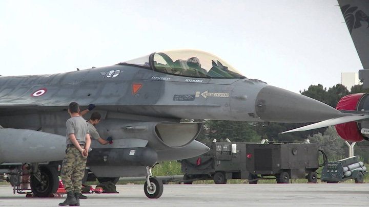 Erdogan lasa armata fara piloti