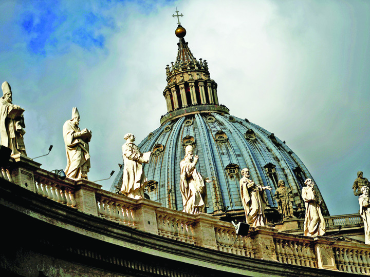 Controlorul Finantelor Vaticanului, demis pentru spionaj