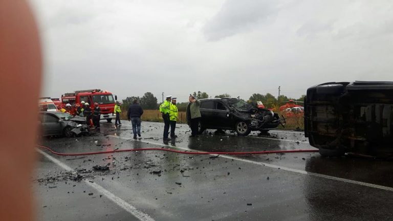 Accident grav pe DN 2, in Ialomita: un om a murit, 14 persoane sunt ranite