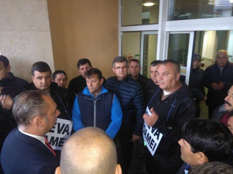 Angajati in greva foamei la Complexul Energetic Oltenia