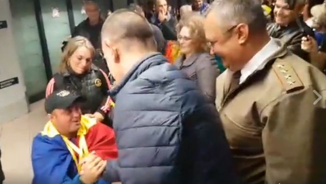 Militarii romani, primiti cu aplauze. Au adus in tara medaliile castigate la Invictus (VIDEO)