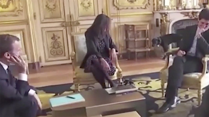Cainele lui Macron a facut pe Elysee