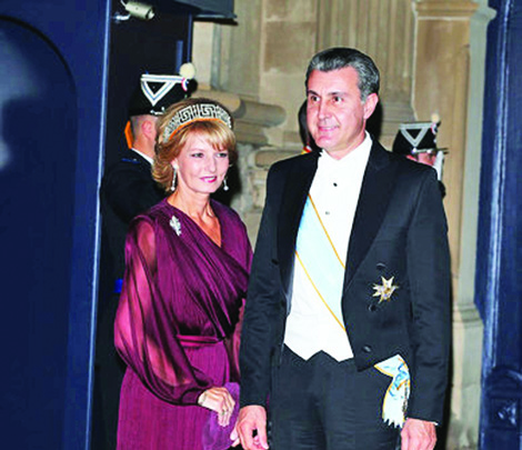 Nicolae arunca in aer Casa Regala: Duda, iesi la interval