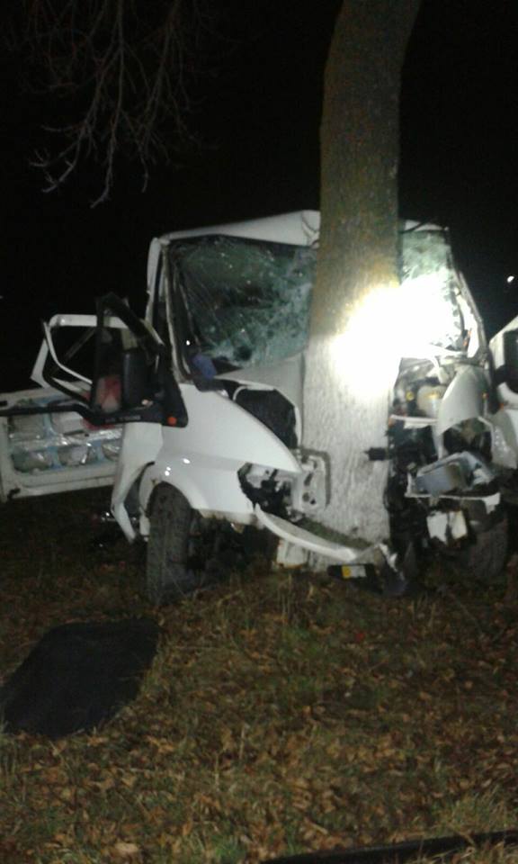 Grav accident cu un microbuz, pe DN 13B: un mort si 7 raniti