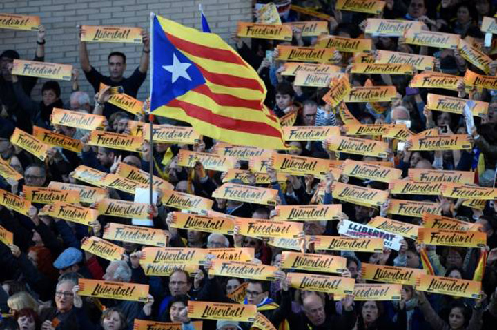 Premierul Spaniei a venit in gura lupului catalan