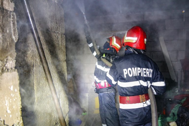 Incendiu in Chitila: 3 case afectate