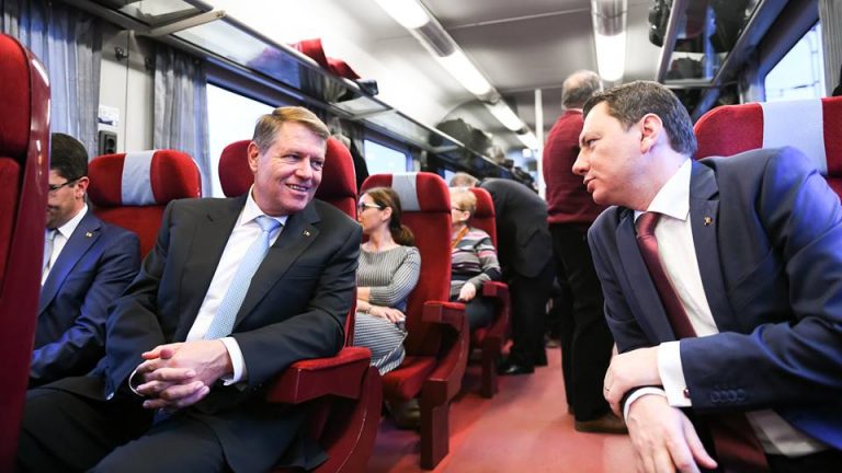 De ce a ales Iohannis sa mearga cu trenul pana la Ploiesti