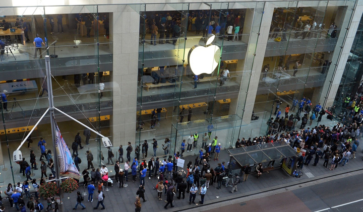 S-au furat peste 300 de iPhoneX inainte de lansarea oficiala
