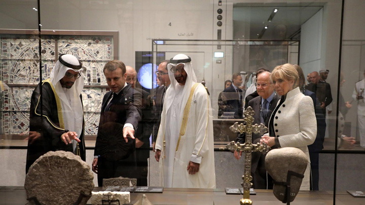 Macron a deschis Luvru din Emirate