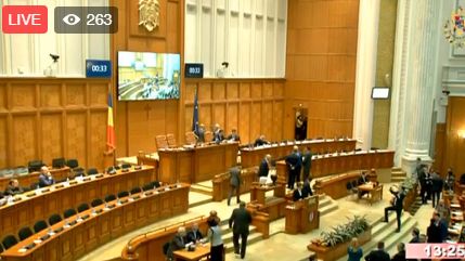 Votul la motiunea de cenzura, in plina desfasurare. Premierul n-a votat
