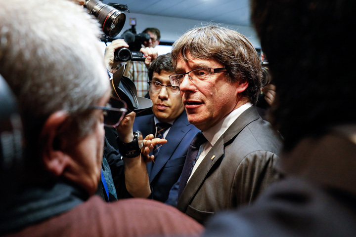 Carles Puigdemont s-a predat politiei