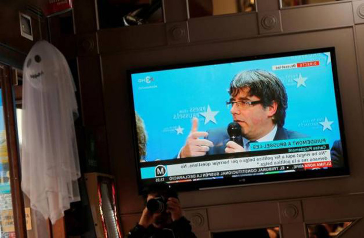 Chemat de justitia Spaniei, Puigdemont nu iese din cotlon