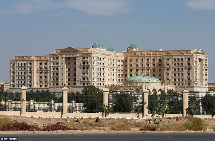 ritz hotel - Ziarul National