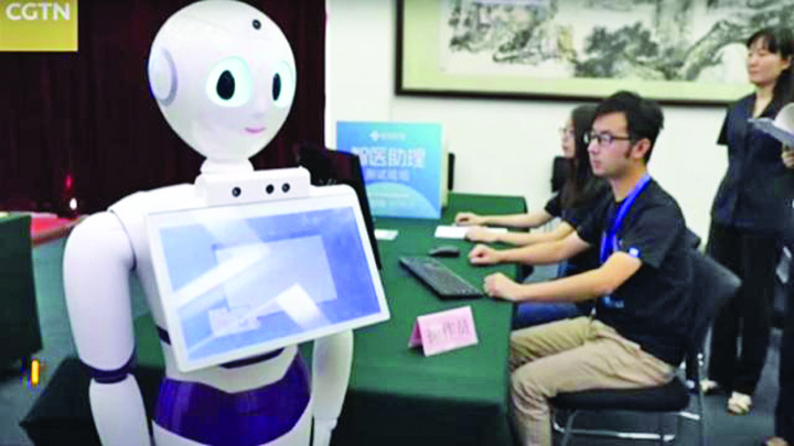 Un robot a intrat la medicina