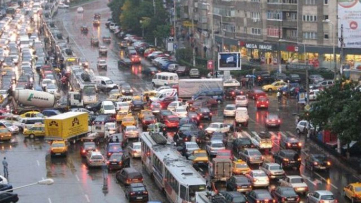 Petrecem 9 zile pe an in blocajele din Capitala