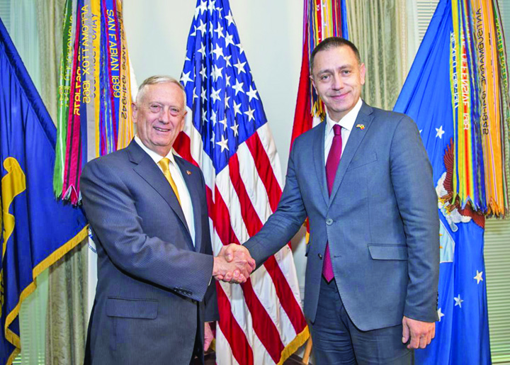Ministrul-apărării-naționale-Mihai-Fifor-împreună-cu-secretarul-apărării-James-Mattis-Q - Ziarul National
