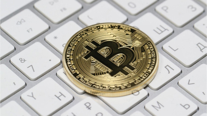 Bitcoin, de neoprit: a trecut de 12000 de dolari