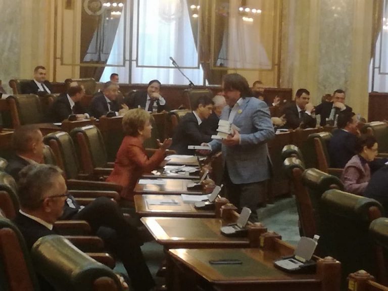Alesii USR au adus „Ferma animalelor” la Senat