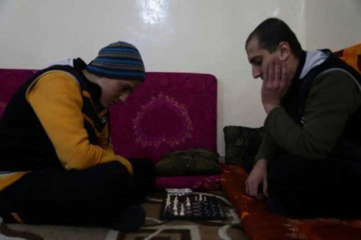 ISIS se reabiliteaza cu sah si tigari