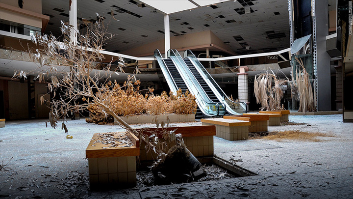 Apocalipsa mall-urilor vine din America