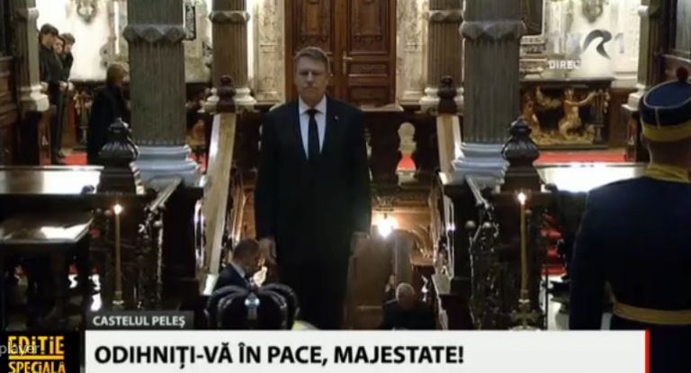 Presedintele Iohannis, la catafalcul Regelui Mihai, la Peles