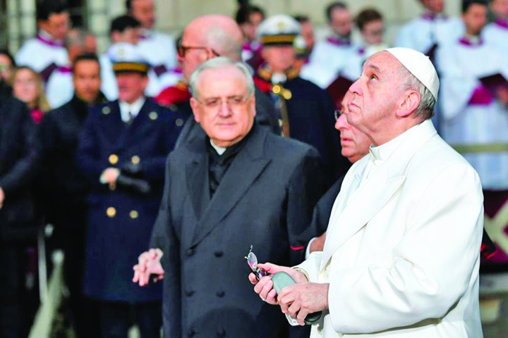 Papa recomanda evitarea dialogului cu Satana