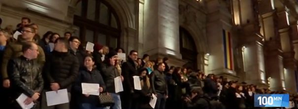 Protest tacut al magistratilor. Au iesit pe scarile Curtii de Apel Bucuresti