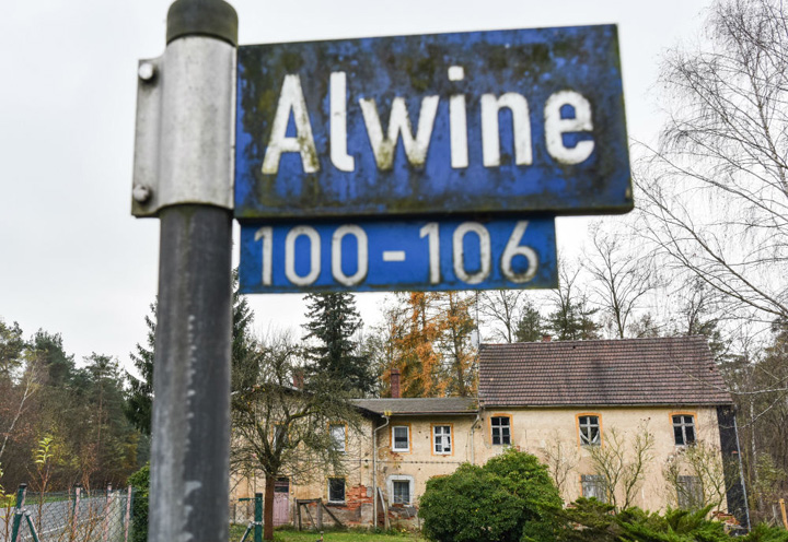 Sat german, vandut la licitatie