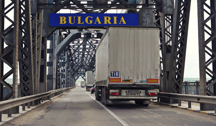 Cum fenteaza romanii…Romania: plinul in Bulgaria, profit de 500 de lei