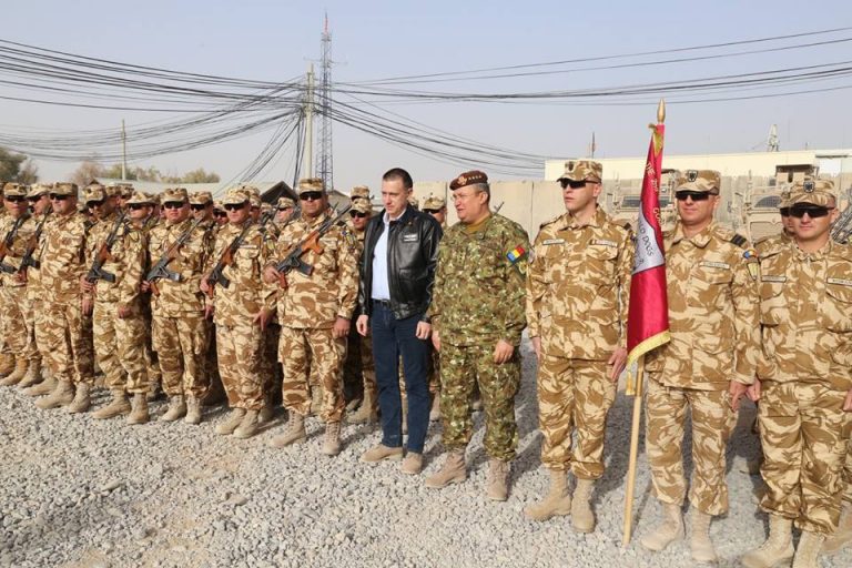 Ministrul Fifor, in vizita la militarii romani aflati in Afganistan