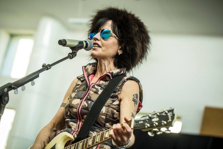 Vestea mortii solistei trupei Cranberries a socat lumea muzicala (VIDEO)