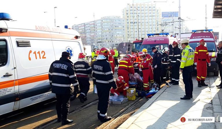 Bărbat rănit, după ce două tramvaie s-au tamponat în Capitală