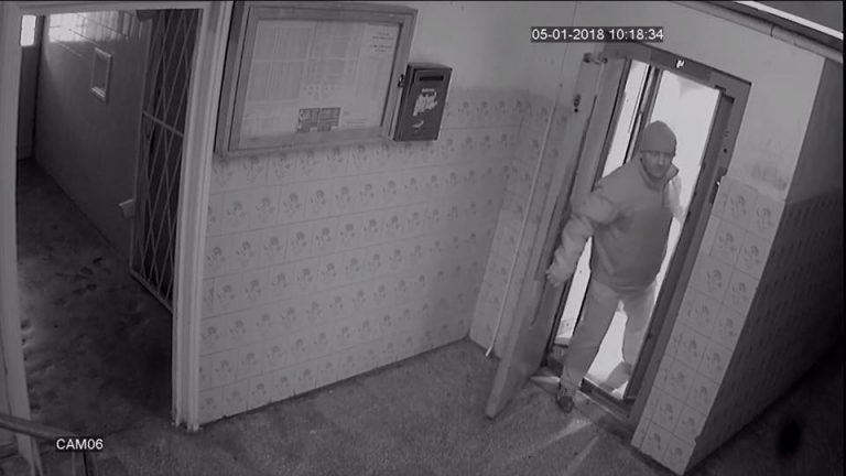 Ce se stie despre agentul suspectat in cazul agresarii celor doi copii