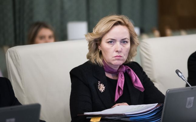 Carmen Dan se ține de ironii: „Cum era aia cu “imediat, adică imediat”!?”