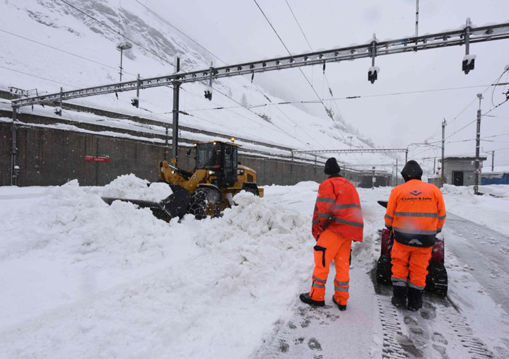 13.000 de turisti, blocati de zapada in Elvetia